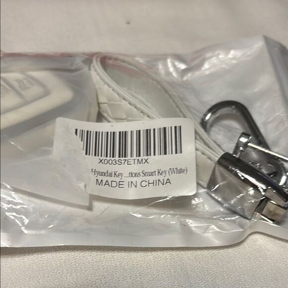 Hyundai KeyFob/lanyard key holder - Picture 3 of 3